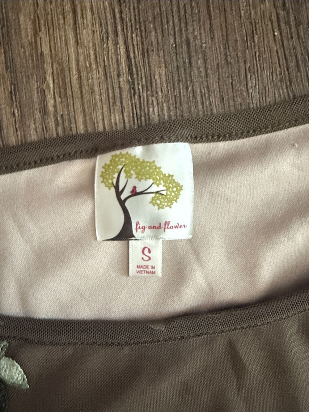 fig and flower Olive Embroidered Floral Puff-Sleeve Blouse - Picture 2 of 4